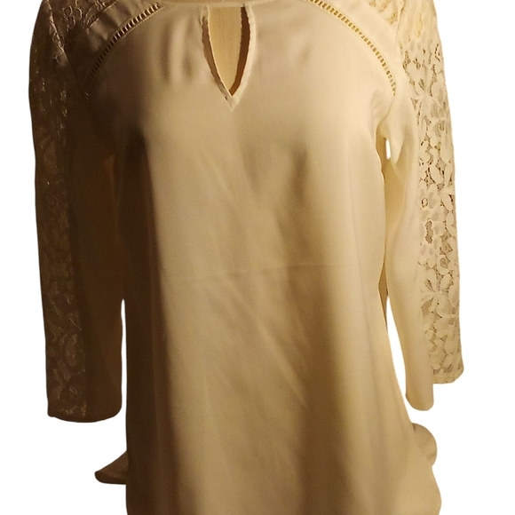 Express- Cream Colored Top, Lace Shoulders, Arms & Trim. 3/4 Sleeves, Size M - Picture 13 of 14